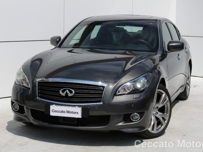 infiniti Q70